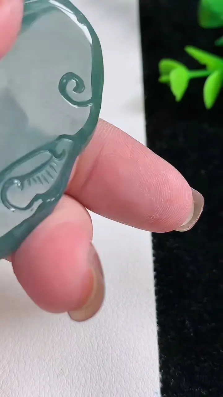 天然A货翡翠蓝水御龙观音菩萨吊坠，尺寸55.7-36.5-8.8，重:32.46g
11月13日