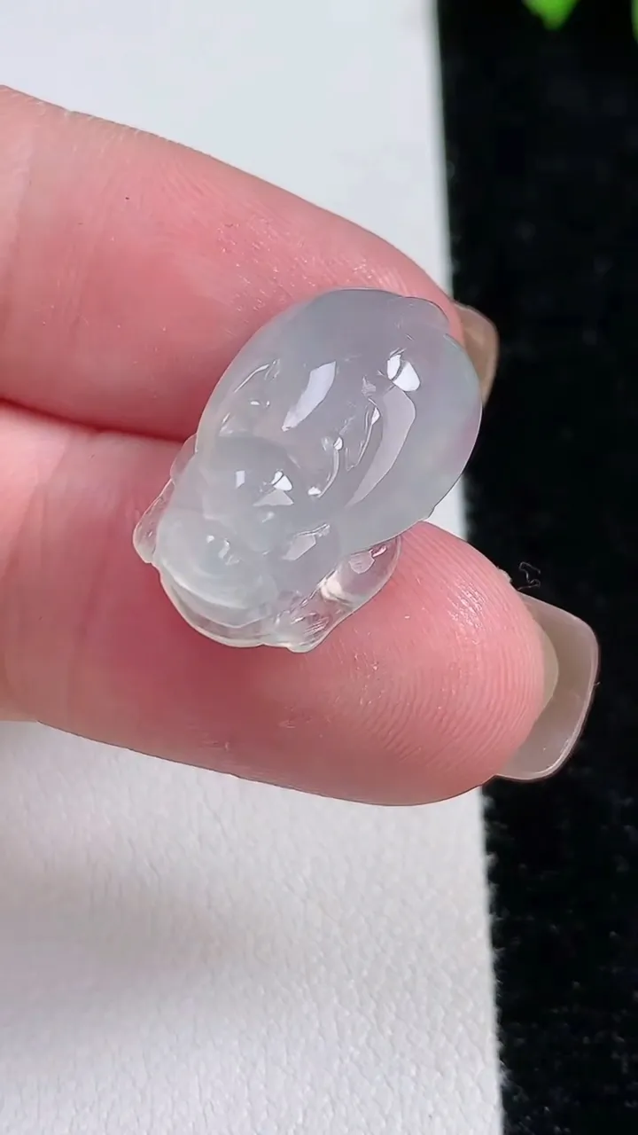 天然A货翡翠貔貅吊坠，尺寸21-13-9，重:3.94g
11月13日