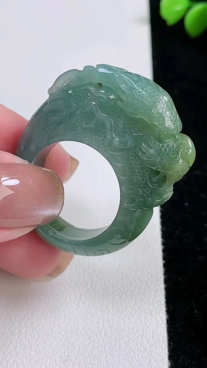 天然A货翡翠龙头指环扳指，尺寸21.6-8.8-17，重:19.07g2025年11月13日
工厂直