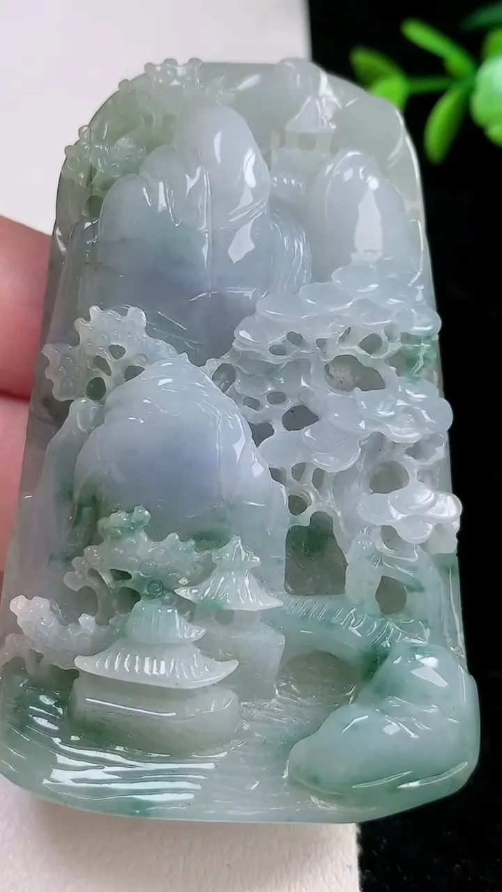 天然A货翡翠山水牌吊坠，尺寸72-45.5-13.8，重:79.59g
11月13日