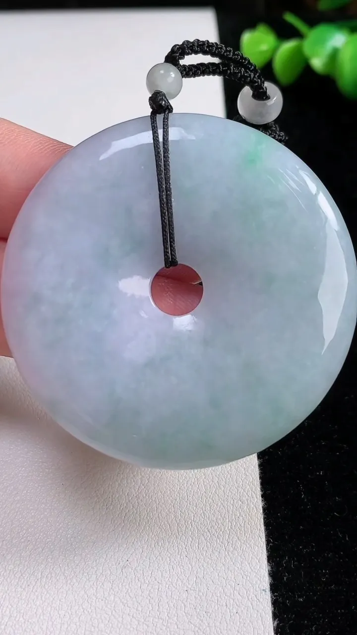 天然A货翡翠平安扣吊坠，尺寸51.8-6.9，重:40.72g
11月13日