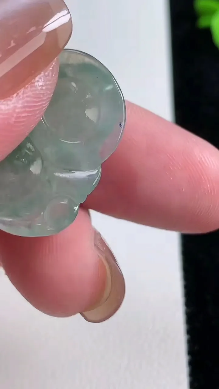 天然A货翡翠佛公吊坠，尺寸25.2-26.8-5.2，重量:5.65g
11月13日