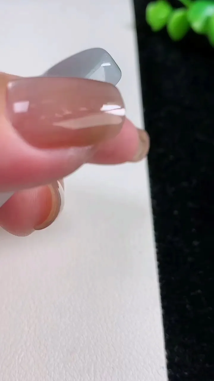 天然A货翡翠无事牌镶嵌件，尺寸53.3-43.6-5.6，重:35.71g
11月13日