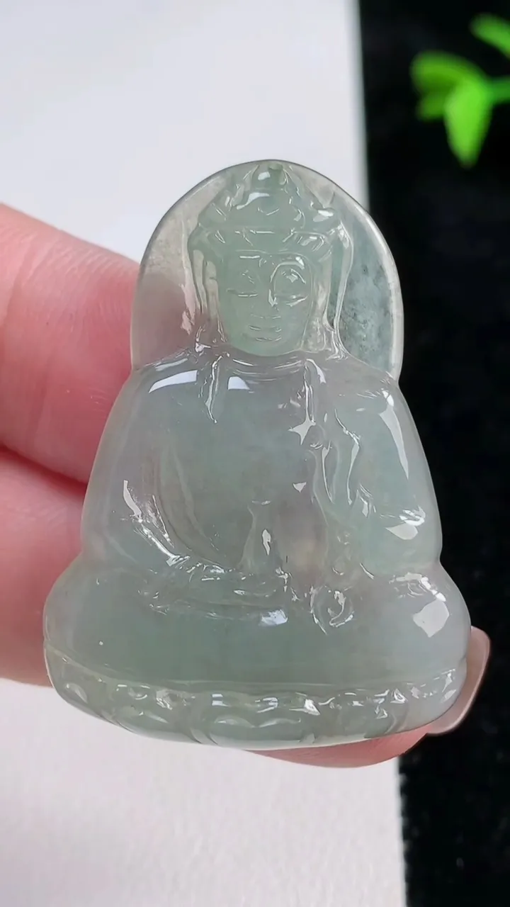 天然A货翡翠观音菩萨吊坠，尺寸39.6-29-4，重量:8.74g
11月13日