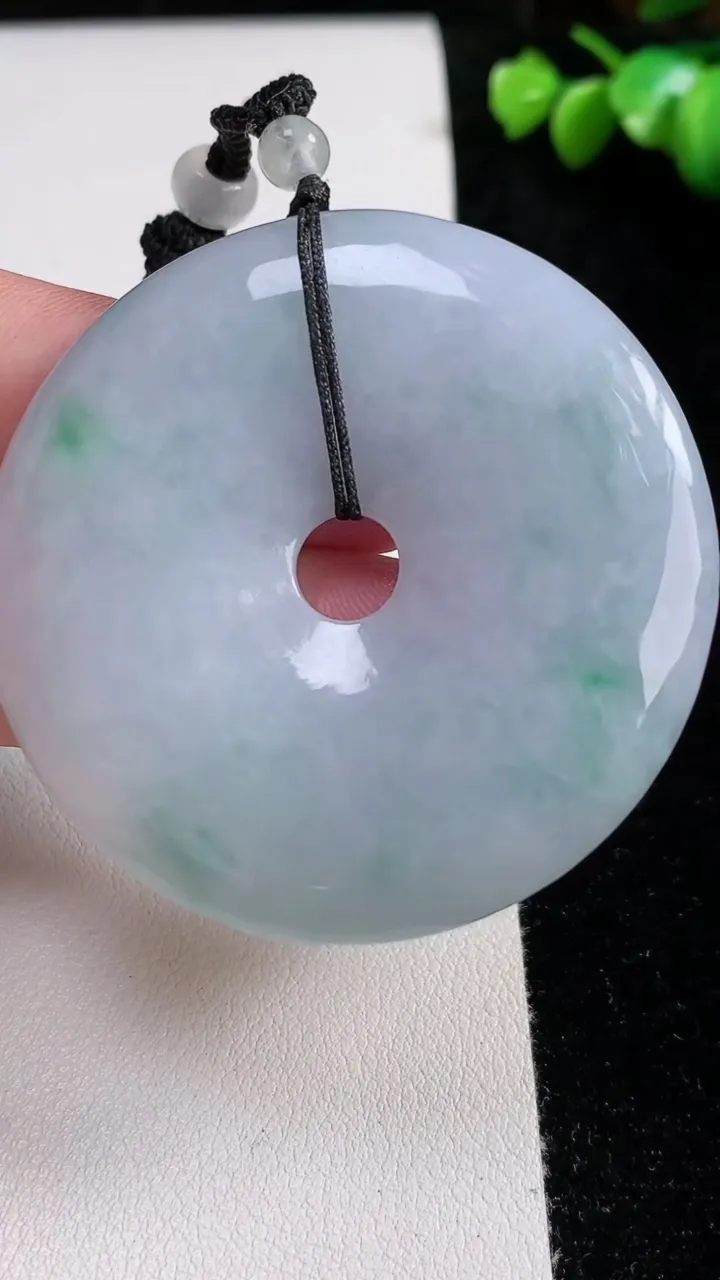 天然A货翡翠平安扣吊坠，尺寸51.8-6.9，重:40.72g
11月13日