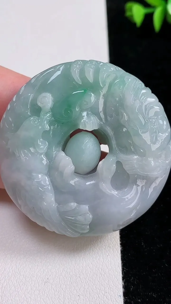 天然A货翡翠龙牌吊坠，尺寸51.7-11.7，重:59.06g
11月13日