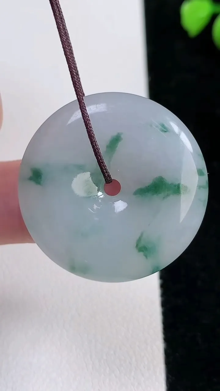 天然A货翡翠飘花平安扣吊坠，尺寸29.8-6.5，重:11.98g
11月13日