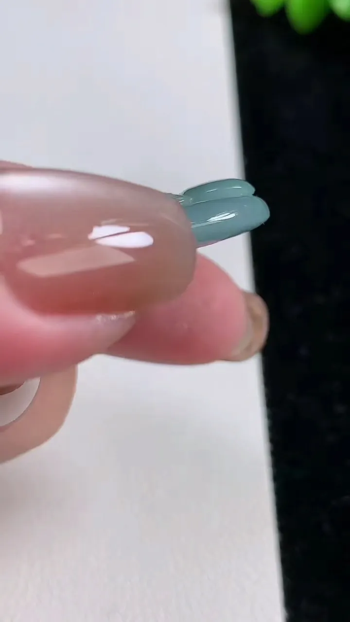 天然A货翡翠山水牌吊坠，尺寸54-31-6.4，重:22.38g
11月13日