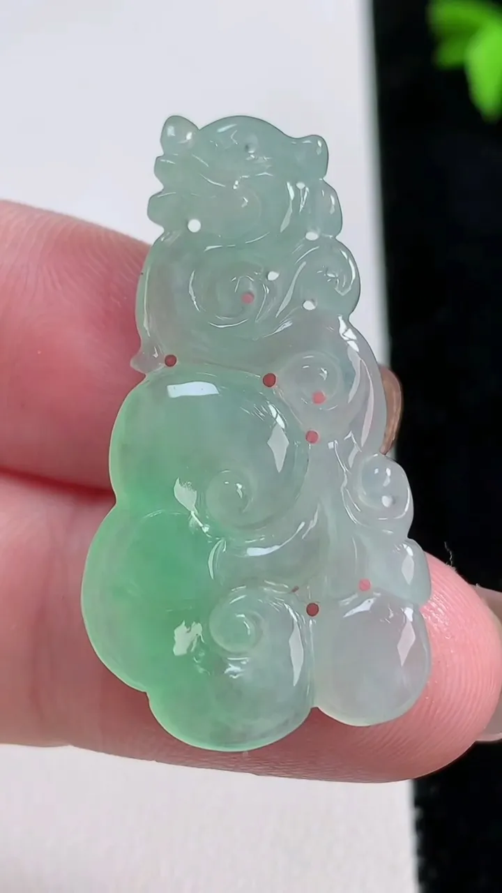 天然A货翡翠龙牌吊坠，尺寸37-20.3-3.2，重量:4.54g
11月13日