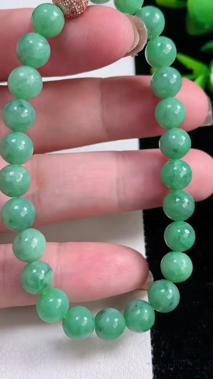 天然A货翡翠圆珠手串，尺寸7.4-25颗，重:19.68g11月13日
工厂直销收藏佳品,种好水足，色泽均匀，有种有色，上手高大气！