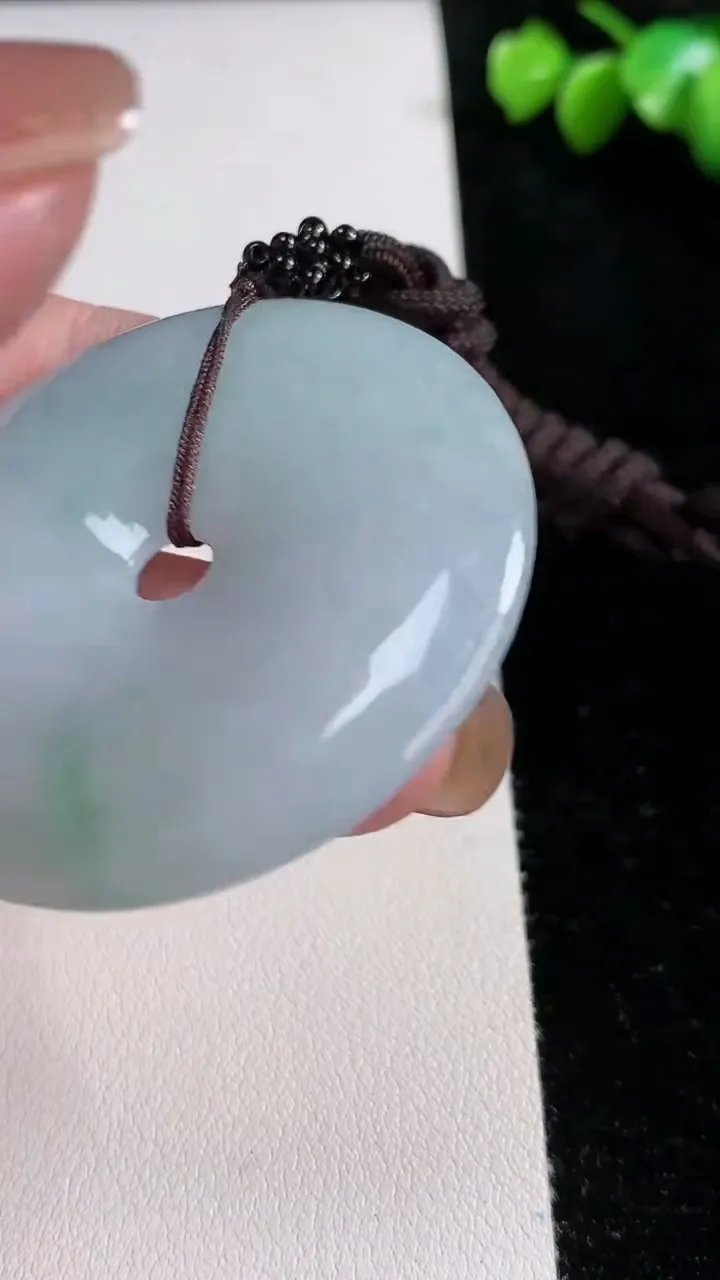 天然A货翡翠平安扣吊坠，尺寸46.6-5.8，重:38.84g
11月13日