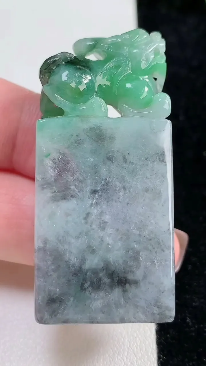 天然A货翡翠貔貅印章，尺寸53.5-25-12，重:41.61g
11月13日