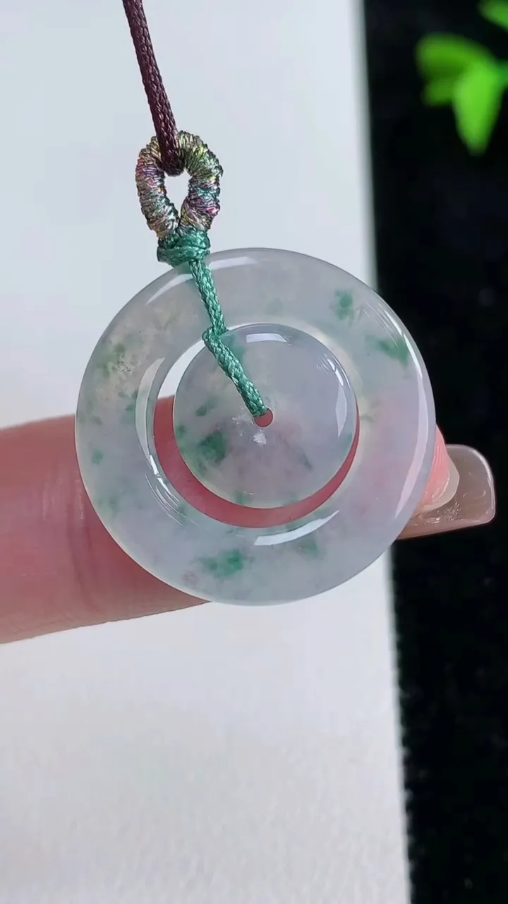 天然A货翡翠冰种飘花母子平安扣吊坠，尺寸22.6-2.4，重量:2.68g
11月13日