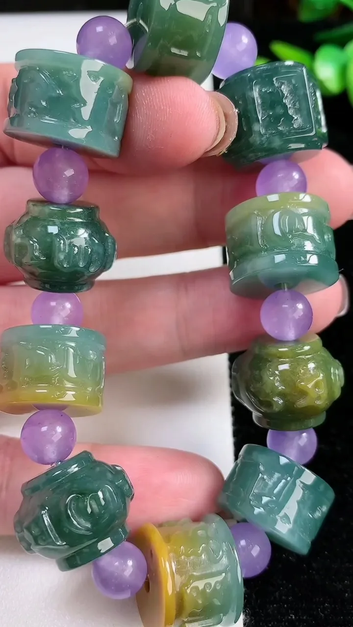 天然A货翡翠双彩路路通手串，尺寸16-11.8，重:86.85g11月13日
工厂直销收藏佳品,种好