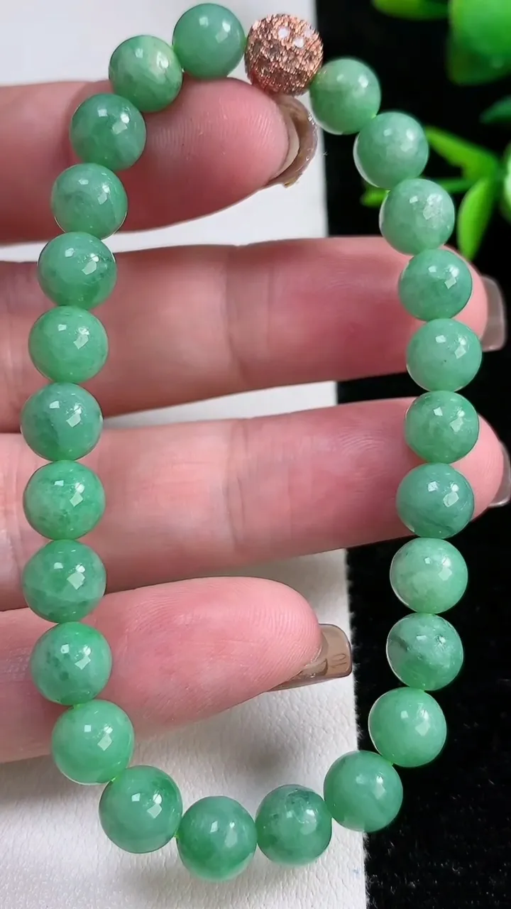 天然A货翡翠圆珠手串，尺寸7.4-25颗，重:19.68g11月13日
工厂直销收藏佳品,种好水足，