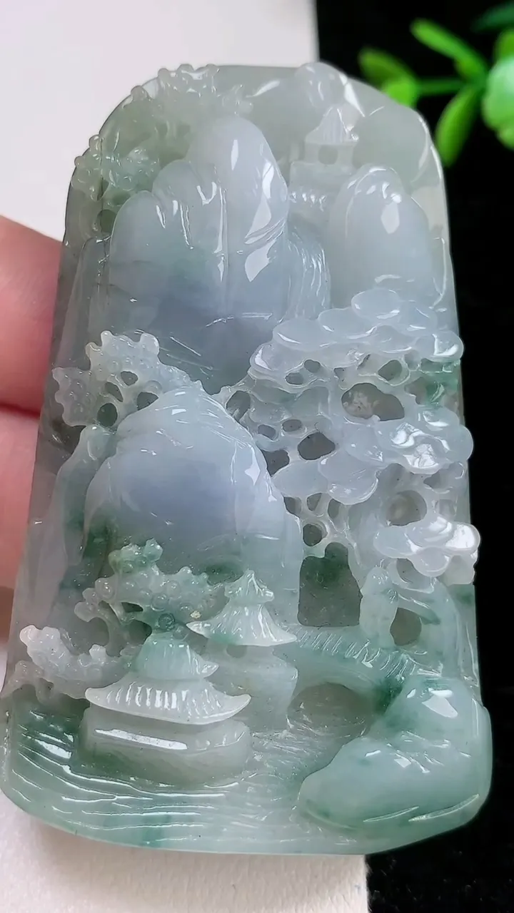 天然A货翡翠山水牌吊坠，尺寸72-45.5-13.8，重:79.59g
11月13日