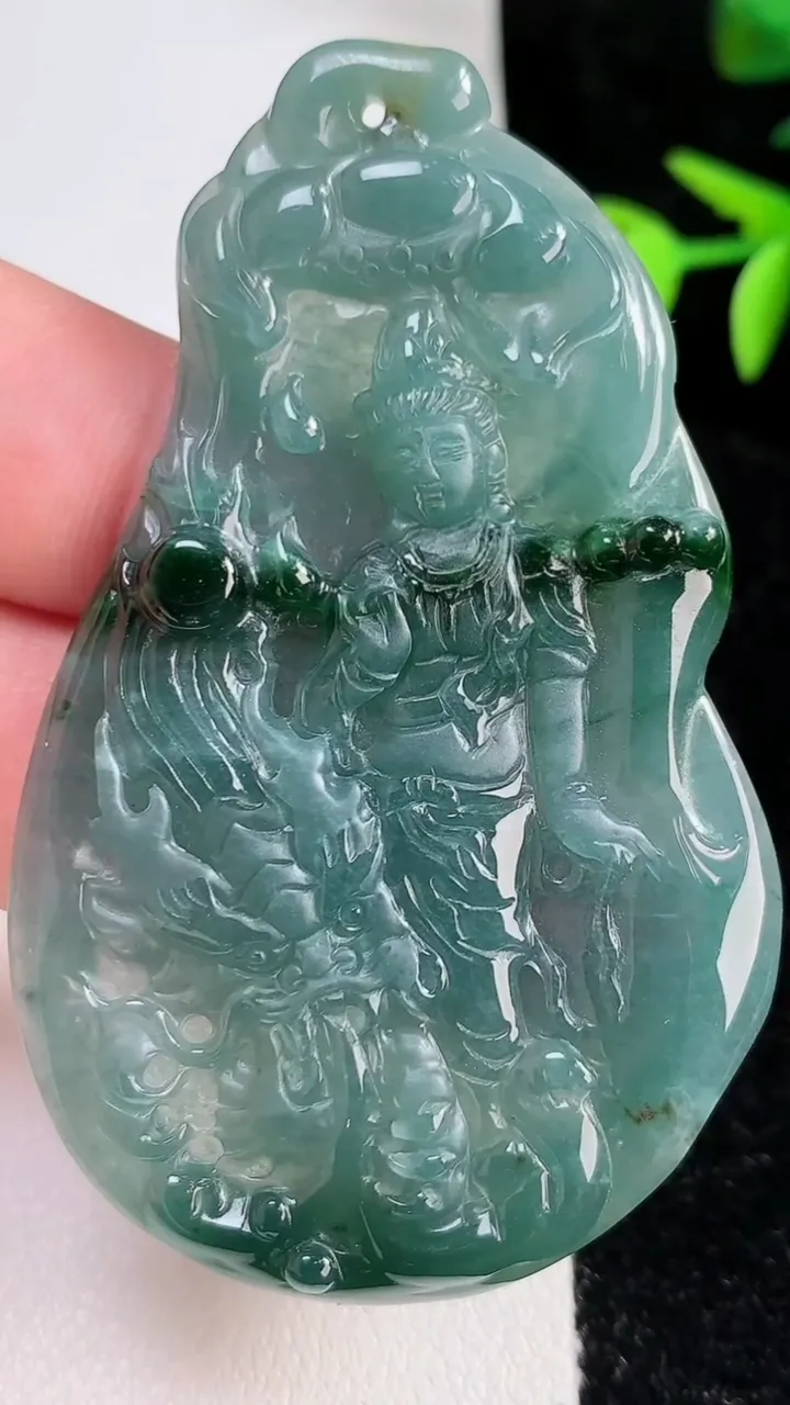 天然A货翡翠蓝水祥龙观音菩萨吊坠，尺寸66.6-40-5，重:20.46g
11月13日