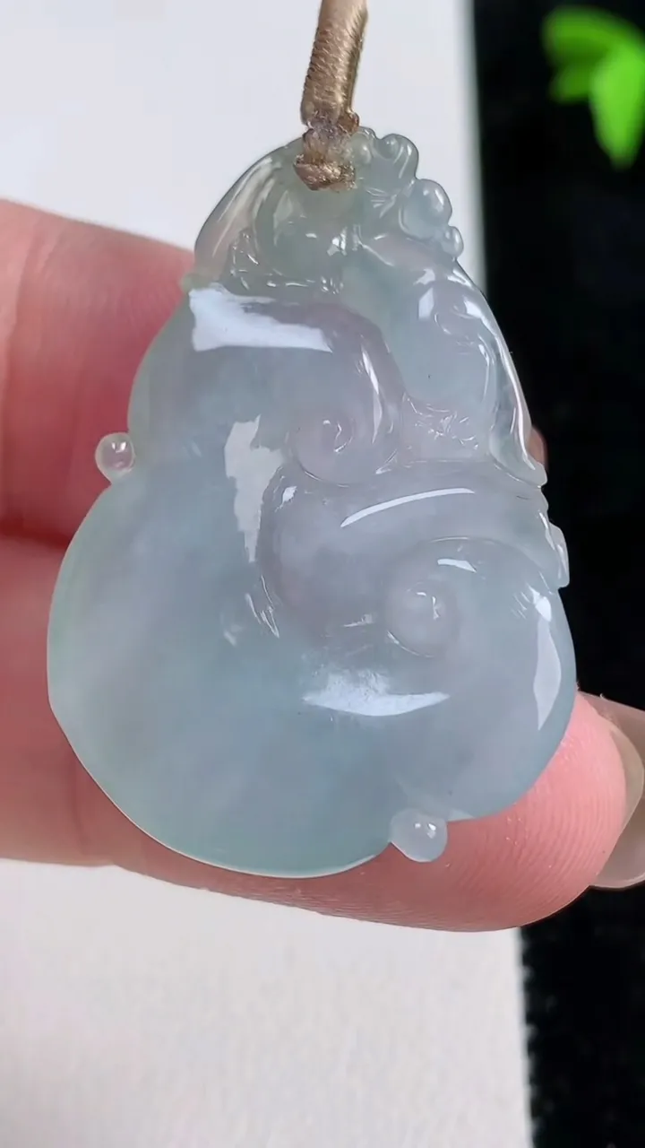 天然A货翡翠如意吊坠，尺寸35.3-25-6，重量:8.91g
11月13日