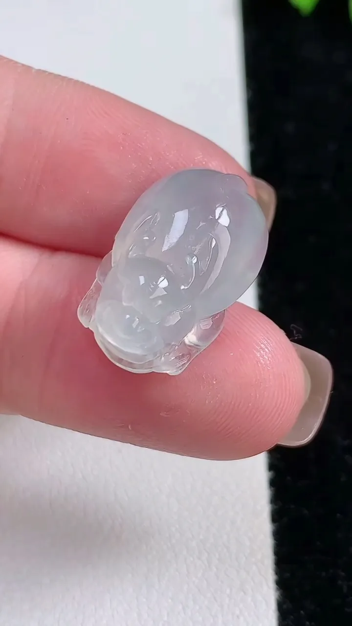 天然A货翡翠貔貅吊坠，尺寸21-13-9，重:3.94g
11月13日