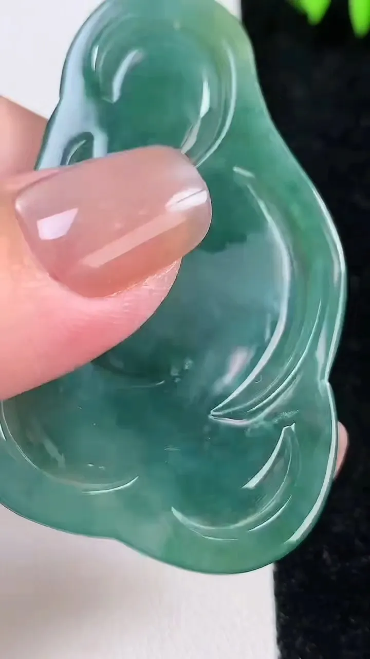 天然A货翡翠龙牌吊坠，尺寸61-38-5，重:23.21g
11月13日