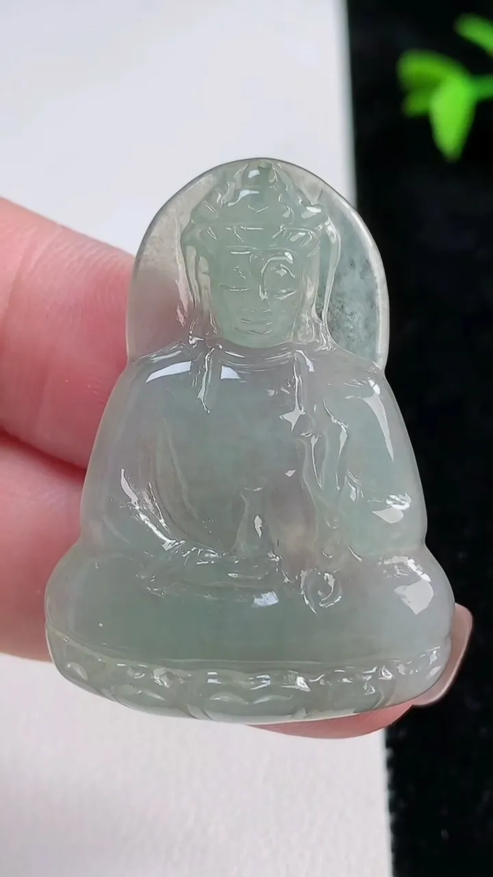 天然A货翡翠观音菩萨吊坠，尺寸39.6-29-4，重量:8.74g
11月13日