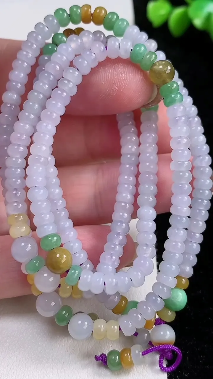 天然A货翡翠三彩算盘珠项链，尺寸4.5-233颗，重:30.56g11月13日
工厂直销收藏佳品,种好水足，色泽均匀，有种有色，上手高大气！