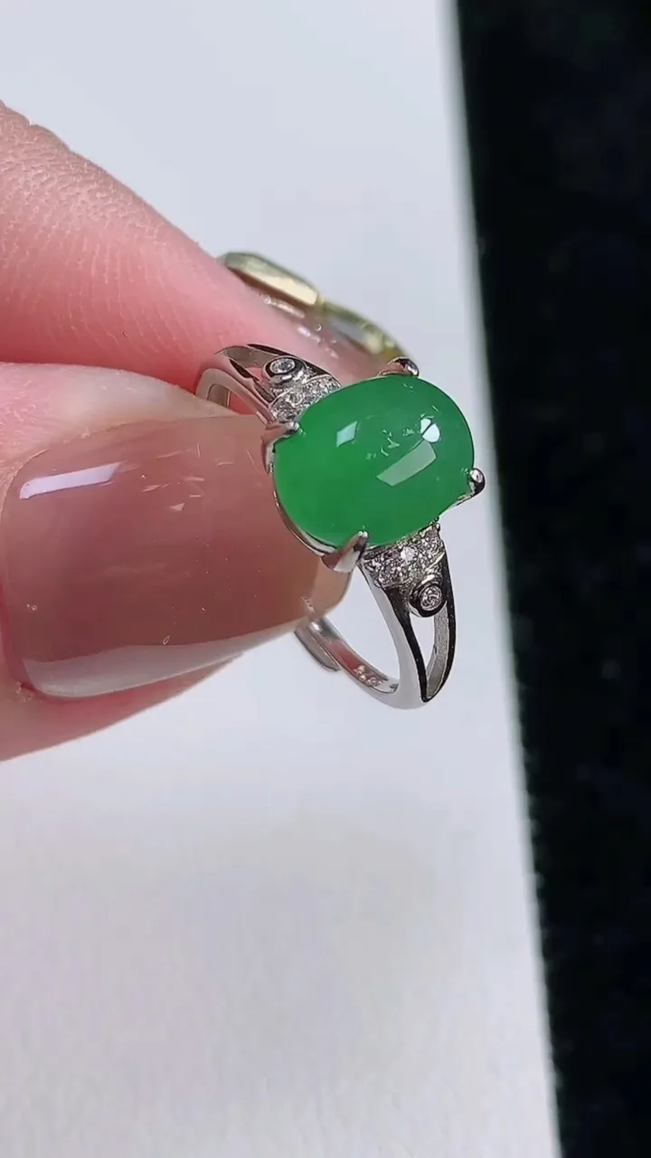 天然A货翡翠蛋面戒指，尺寸9-7，重:1.92g2025年11月13日
工厂直销收藏佳品,种好水足，