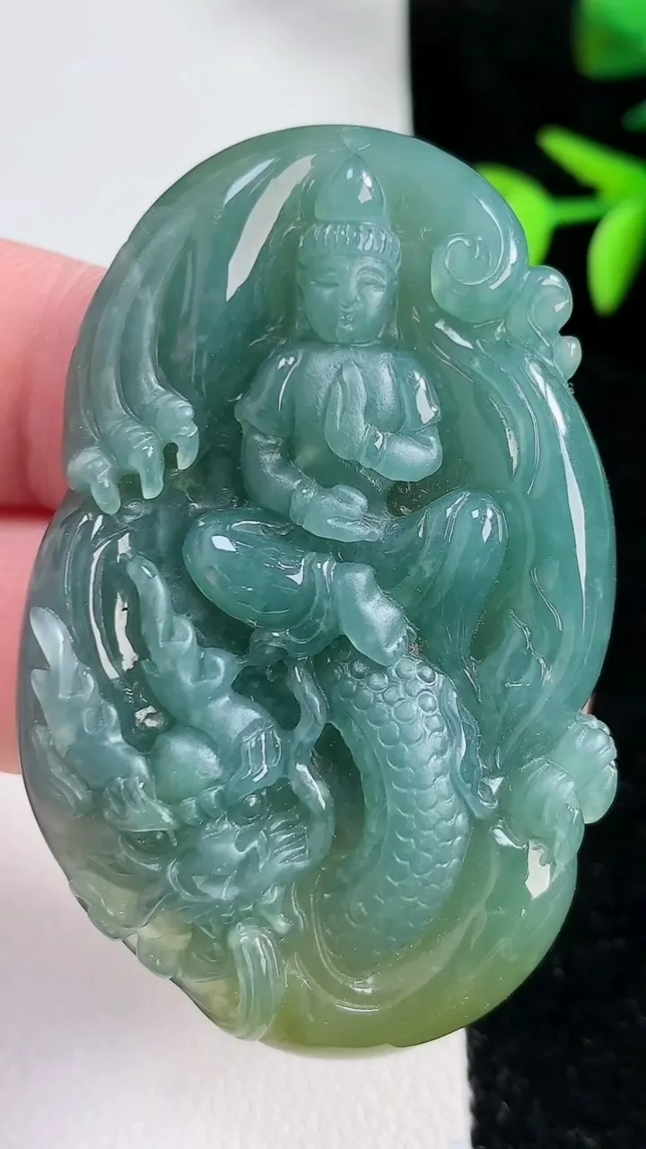 天然A货翡翠蓝水御龙观音菩萨吊坠，尺寸55.7-36.5-8.8，重:32.46g
11月13日