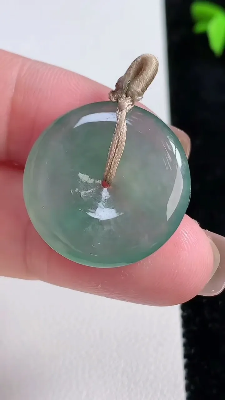 天然A货翡翠平安扣吊坠，尺寸24-4.4，重量:5.66g
11月13日