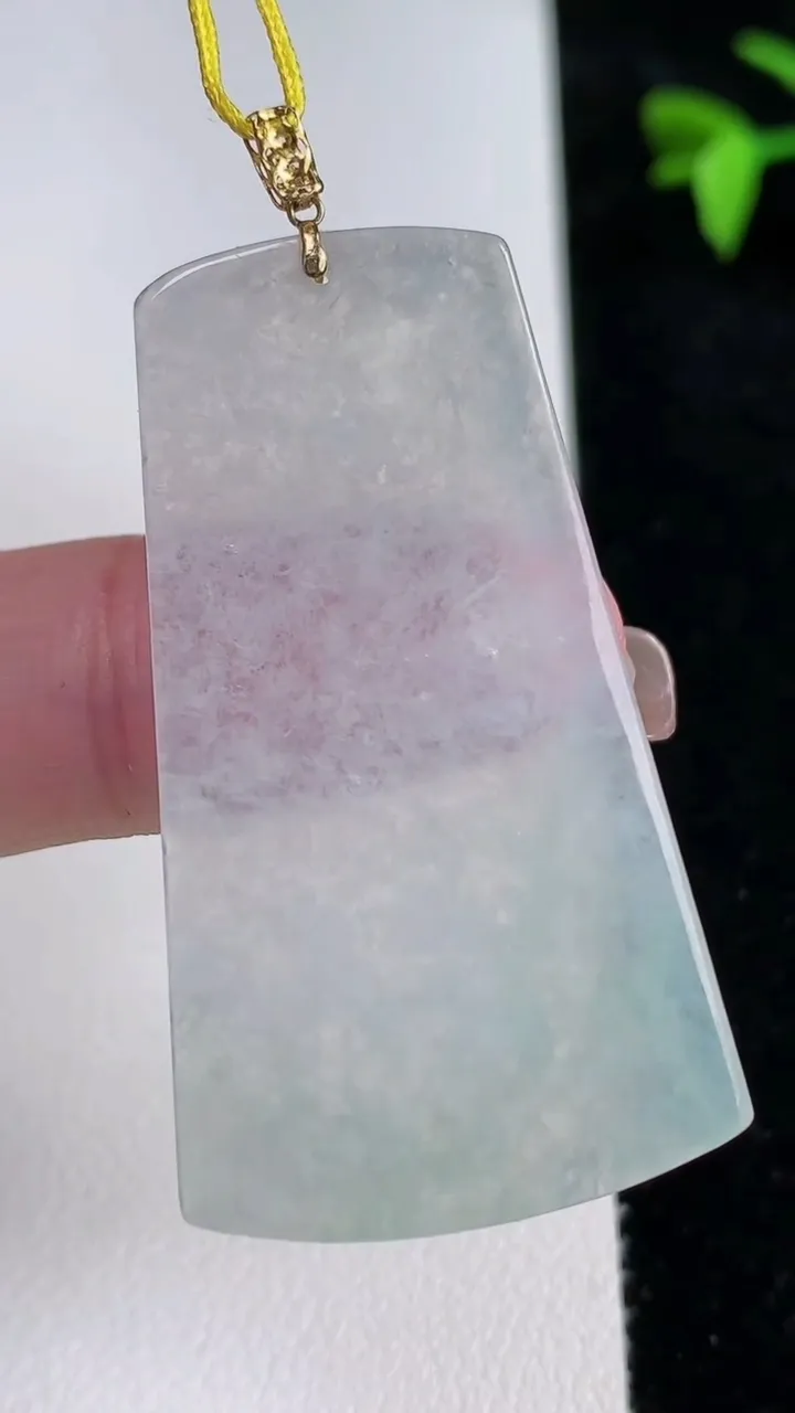 天然A货翡翠无事牌吊坠，尺寸44.3-25.5-2.5，重量:7.65g
11月13日