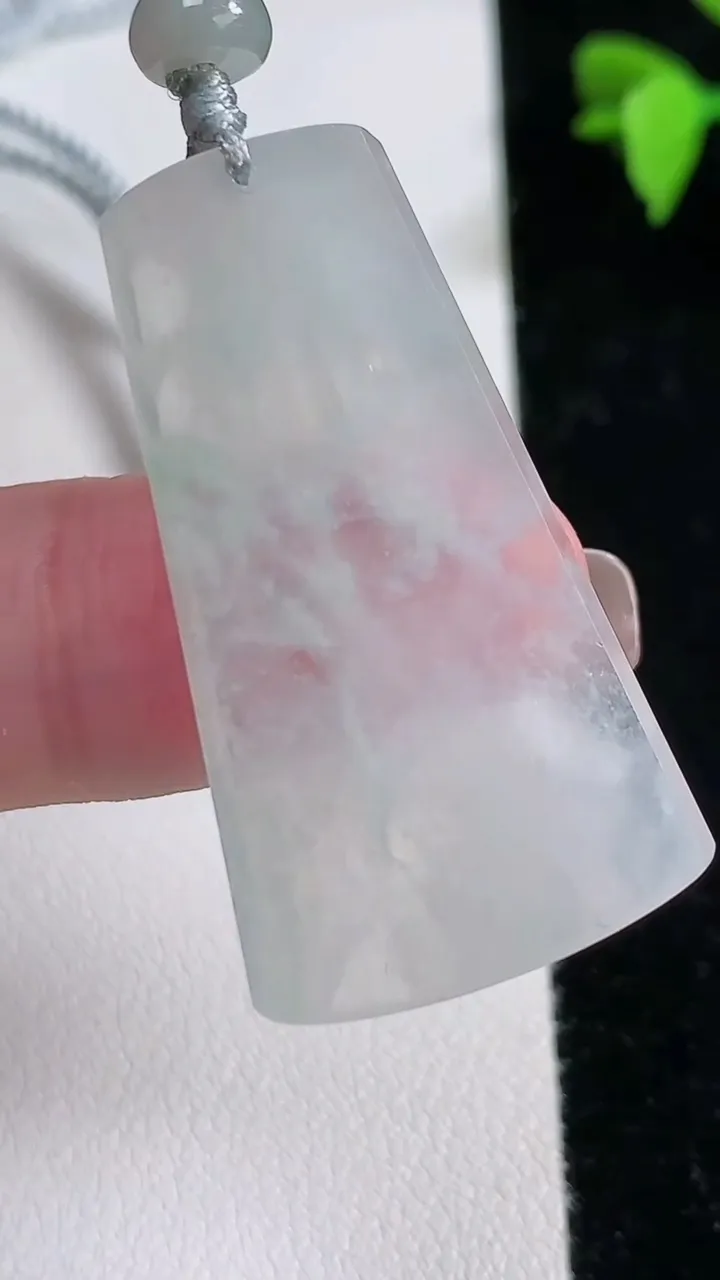 天然A货翡翠无事牌吊坠，尺寸37-21-3，重:7.75g
11月13日