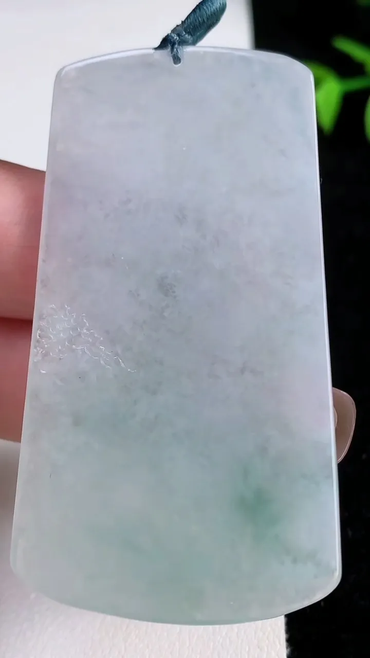 天然A货翡翠山水牌吊坠，尺寸63.3-35-5，重量:24.80g
11月13日