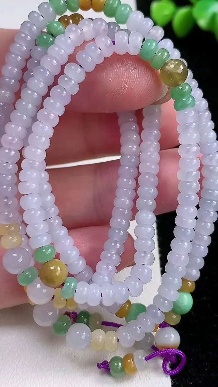 天然A货翡翠三彩算盘珠项链，尺寸4.5-233颗，重:30.56g11月13日
工厂直销收藏佳品,种好水足，色泽均匀，有种有色，上手高大气！