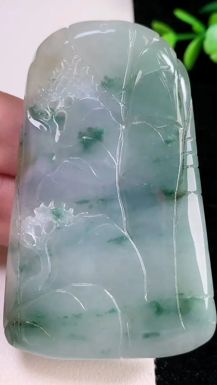 天然A货翡翠山水牌吊坠，尺寸72-45.5-13.8，重:79.59g
11月13日