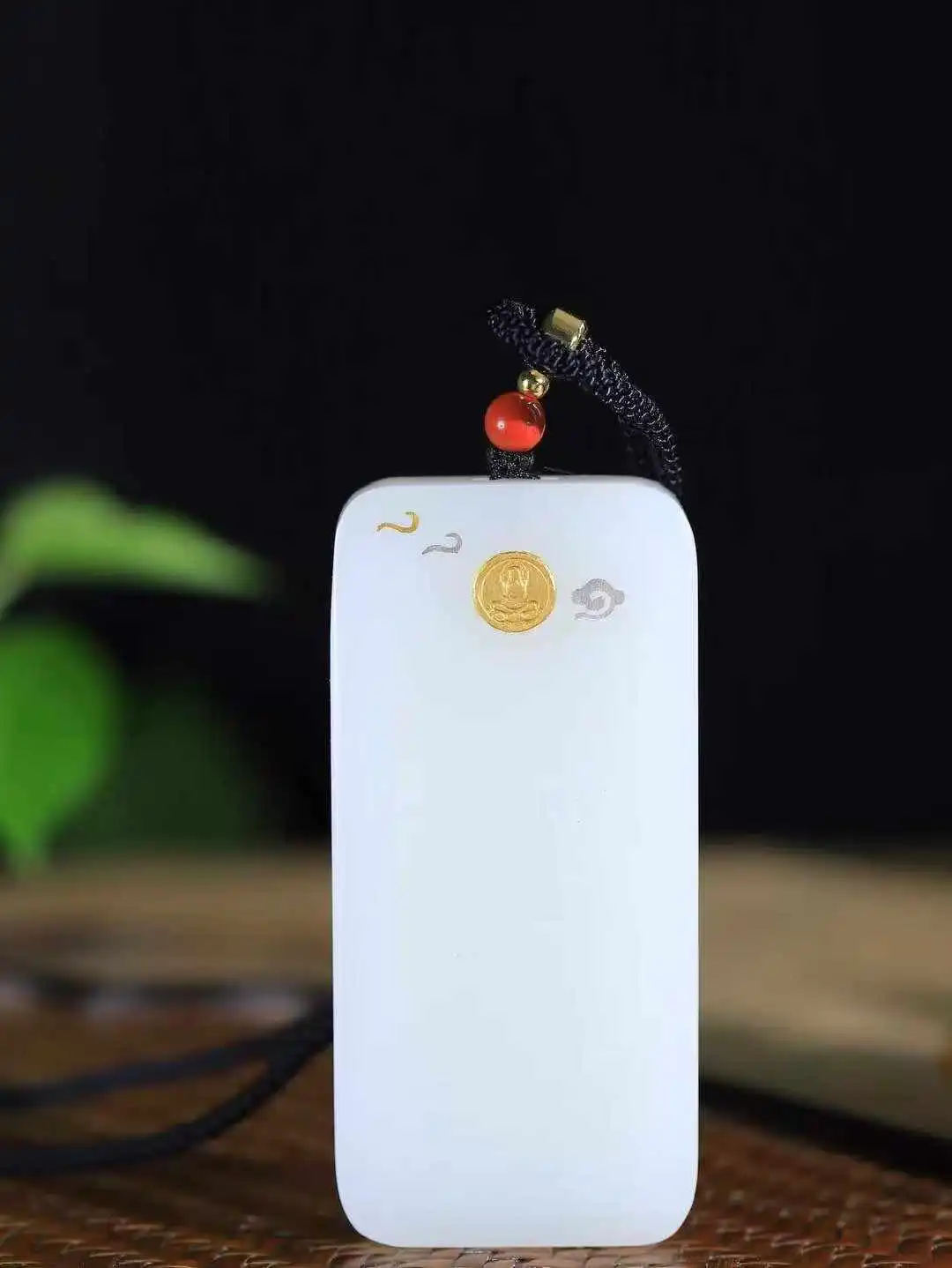 【阿弥陀佛】收藏级臻品!和田玉白玉挫金工艺阿弥陀佛挂件，玉质油润细腻，玉面浮雕阿弥陀佛，又名无量佛