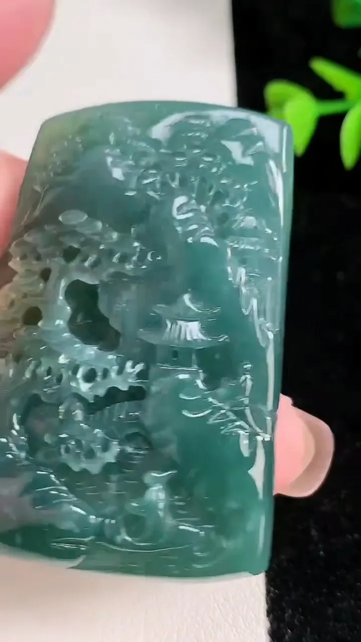 天然A货翡翠山水牌吊坠，尺寸57.8-38.8-8，重:37.83g
11月13日