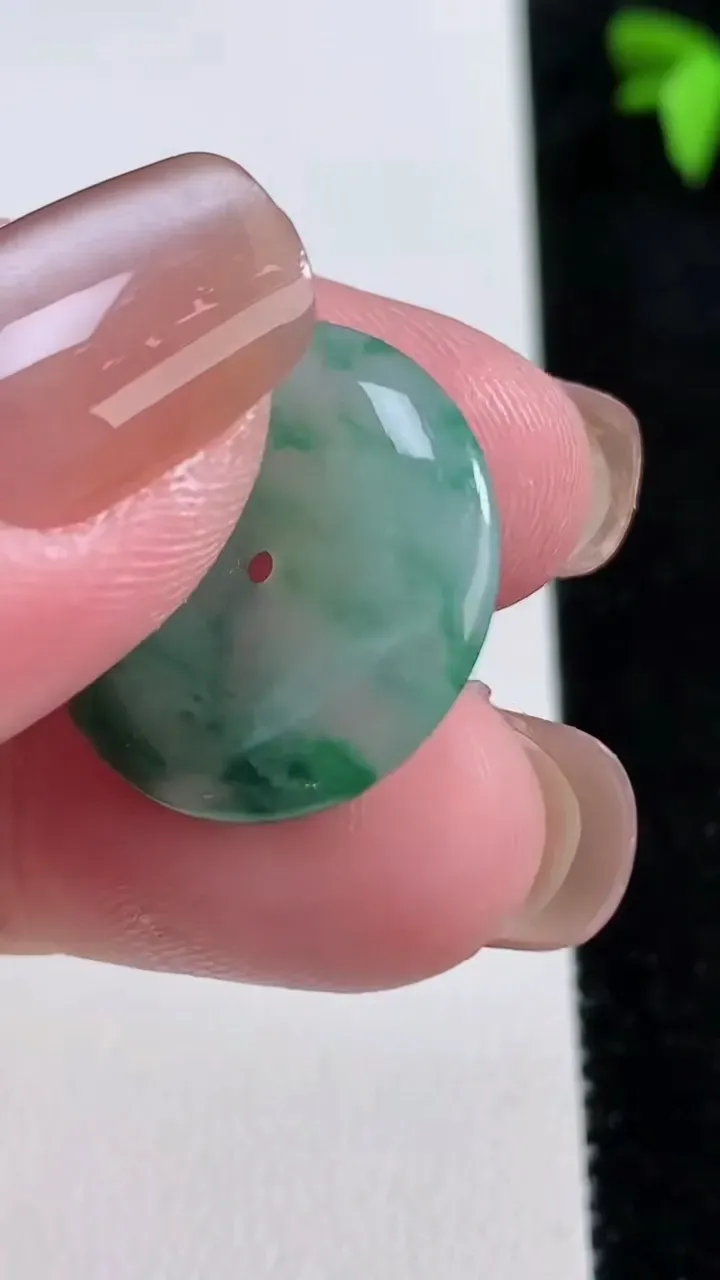 天然A货翡翠平安扣吊坠，尺寸21-3.8，重量:3.83g
11月13日