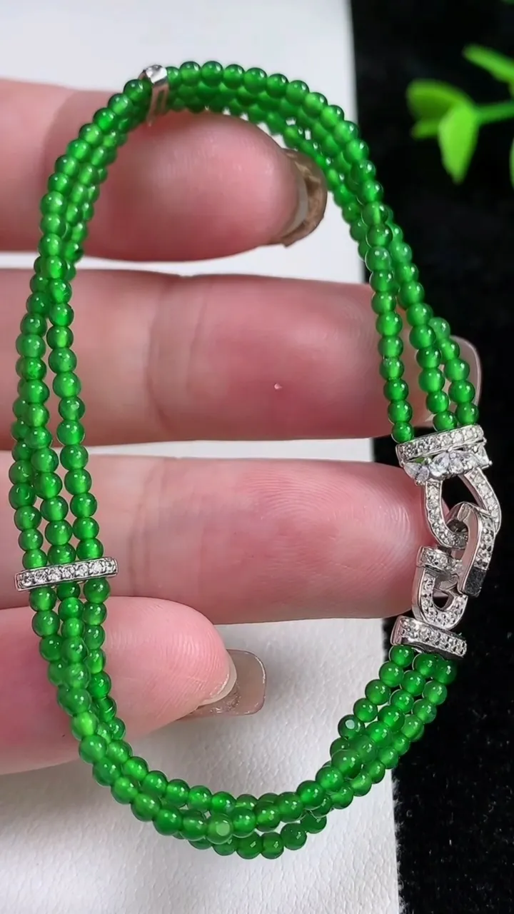 天然A货翡翠小米珠三排手串，尺寸2.2，重量:5.98g11月13日
工厂直销收藏佳品,种好水足，色