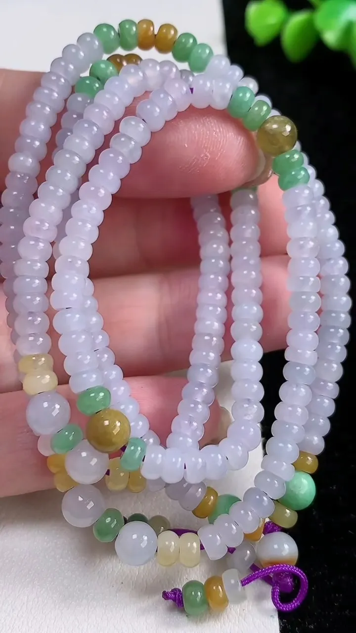 天然A货翡翠三彩算盘珠项链，尺寸4.5-233颗，重:30.56g11月13日
工厂直销收藏佳品,种好水足，色泽均匀，有种有色，上手高大气！