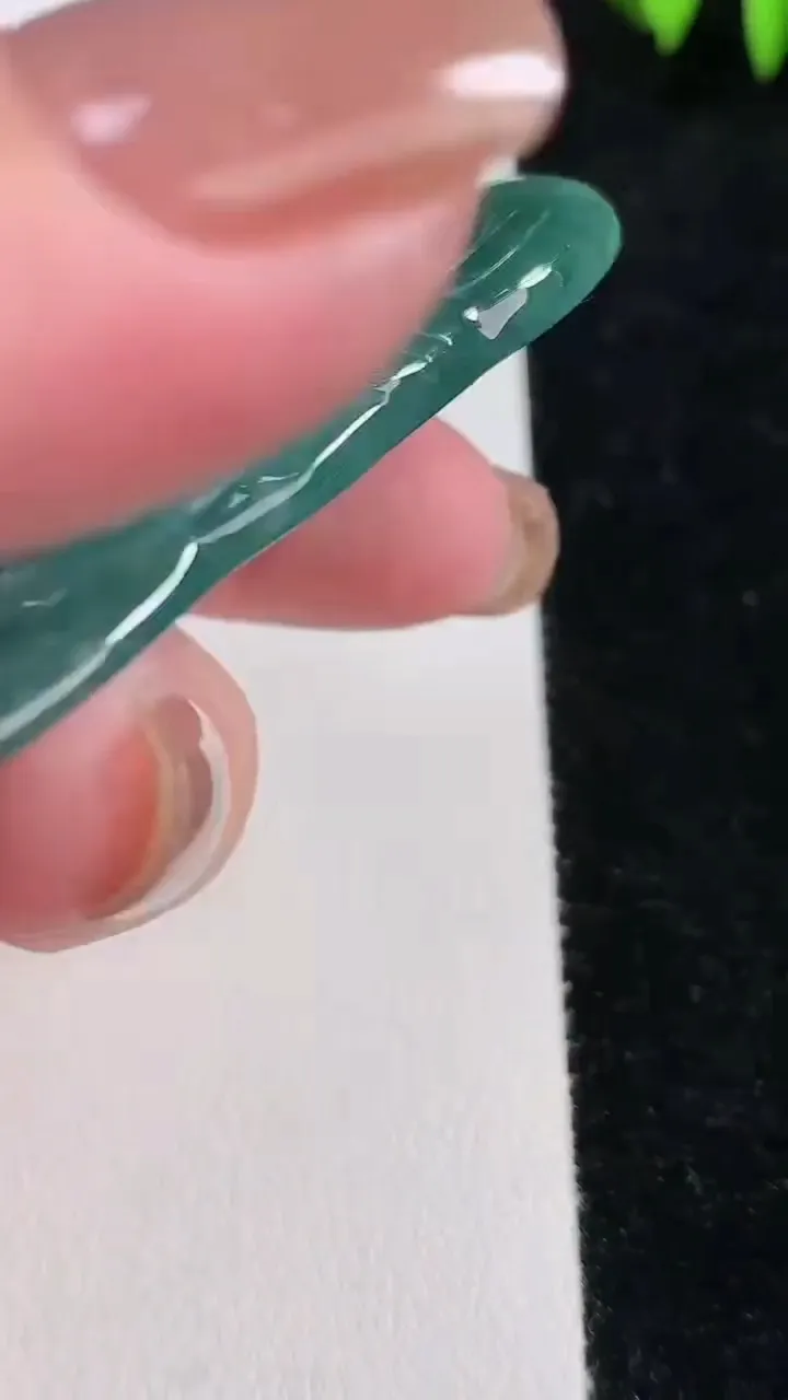 天然A货翡翠龙牌吊坠，尺寸61-38-5，重:23.21g
11月13日