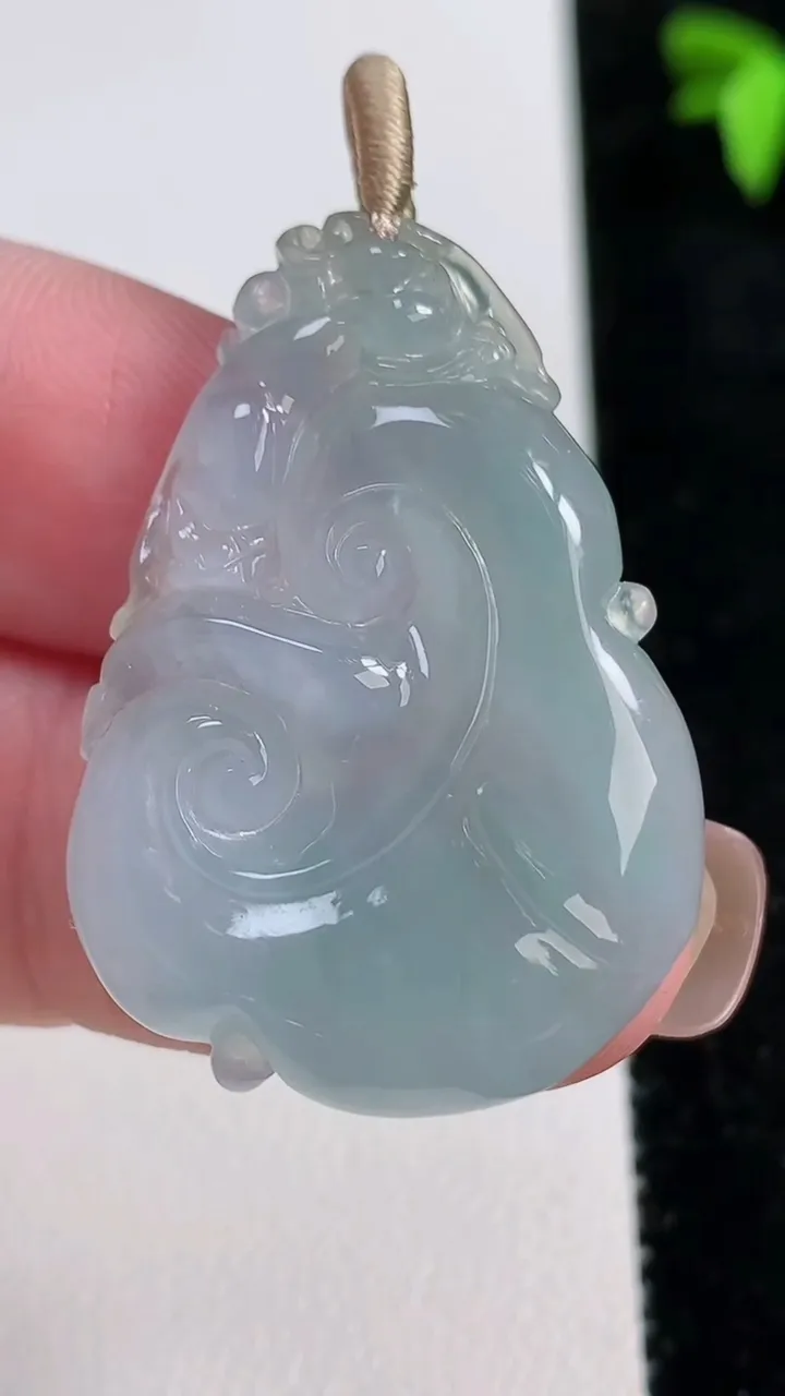 天然A货翡翠如意吊坠，尺寸35.3-25-6，重量:8.91g
11月13日