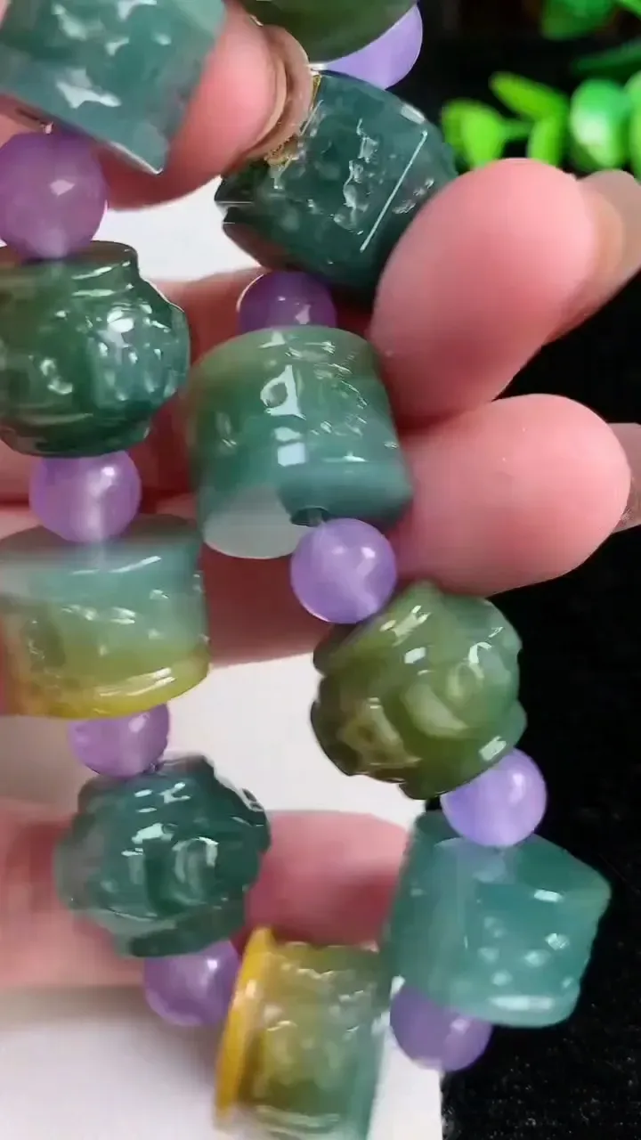 天然A货翡翠双彩路路通手串，尺寸16-11.8，重:86.85g11月13日
工厂直销收藏佳品,种好水足，色泽均匀，有种有色，上手高大气！
