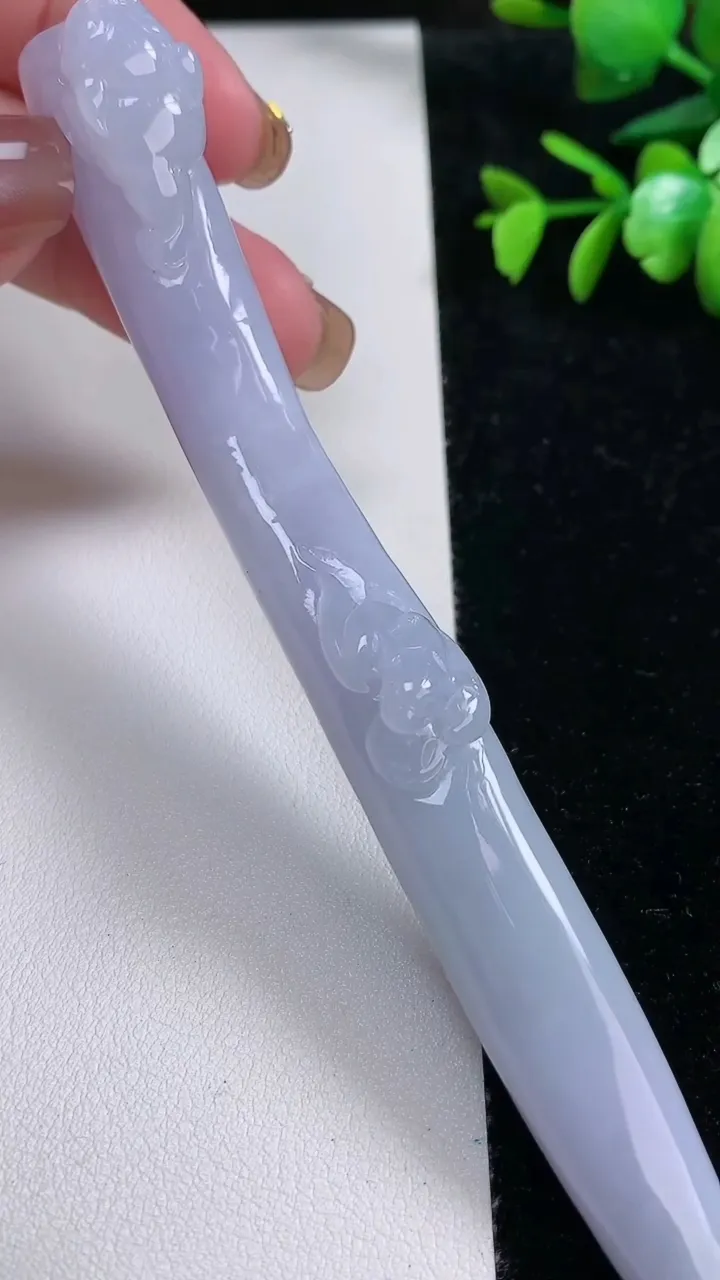 天然A货翡翠紫罗兰金蟾烟嘴，尺寸72.8-53-12，重:51.06g
11月13日