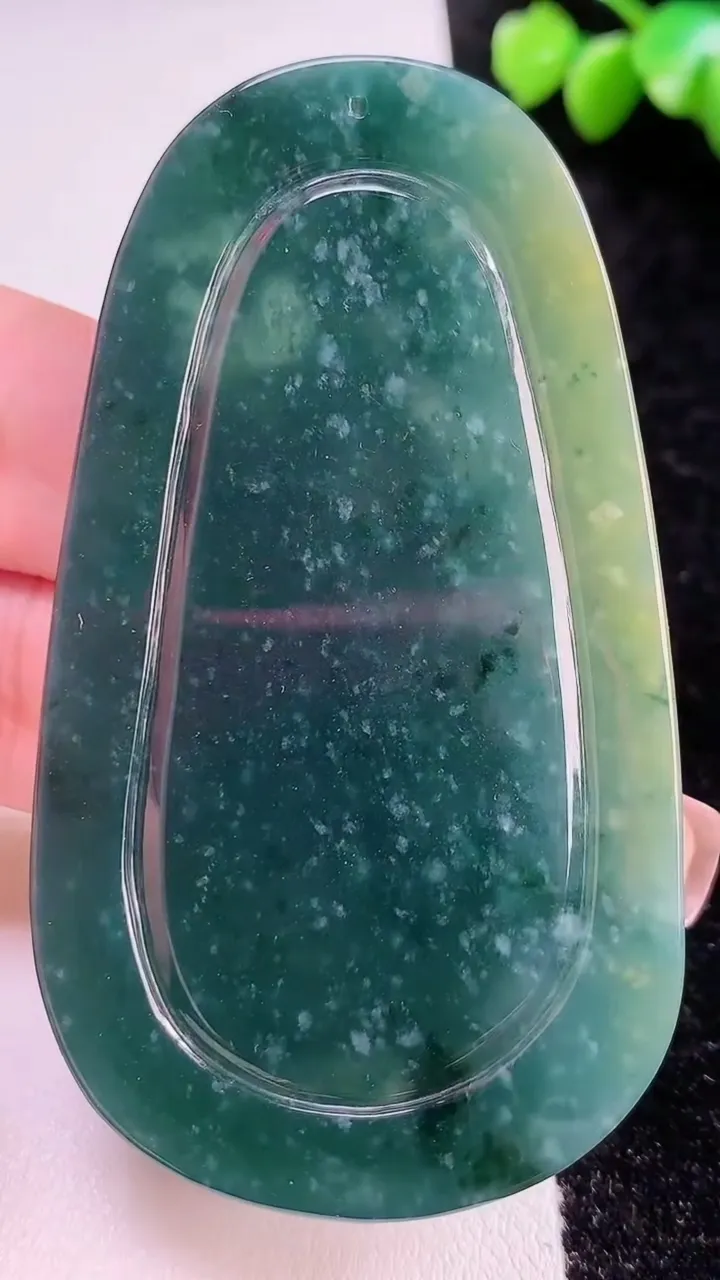 天然A货翡翠蓝水山水观音菩萨吊坠，尺寸74-41.5-7.5，重:47.20g
11月13日