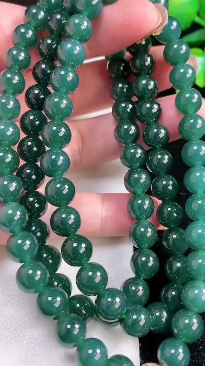 天然A货翡翠圆珠项链，尺寸8.8-88颗，重:102.58g
11月13日