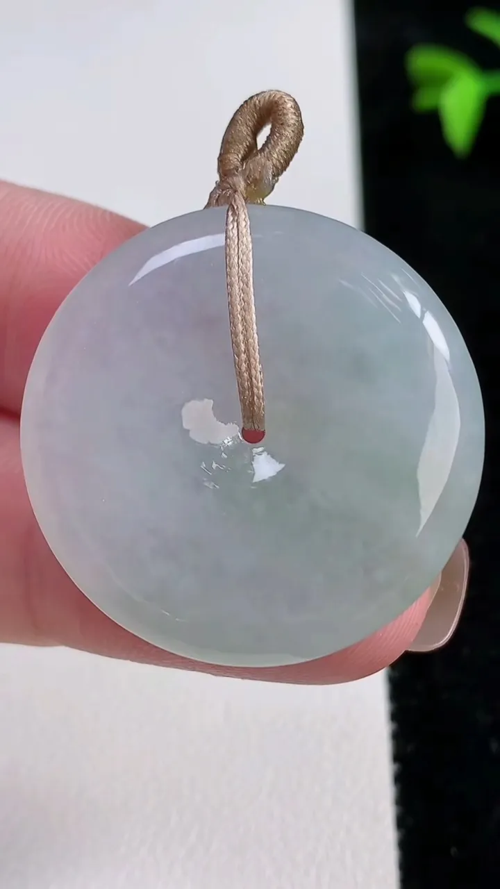 天然A货翡翠平安扣吊坠，尺寸31-5.6，重量:11.87g
11月13日