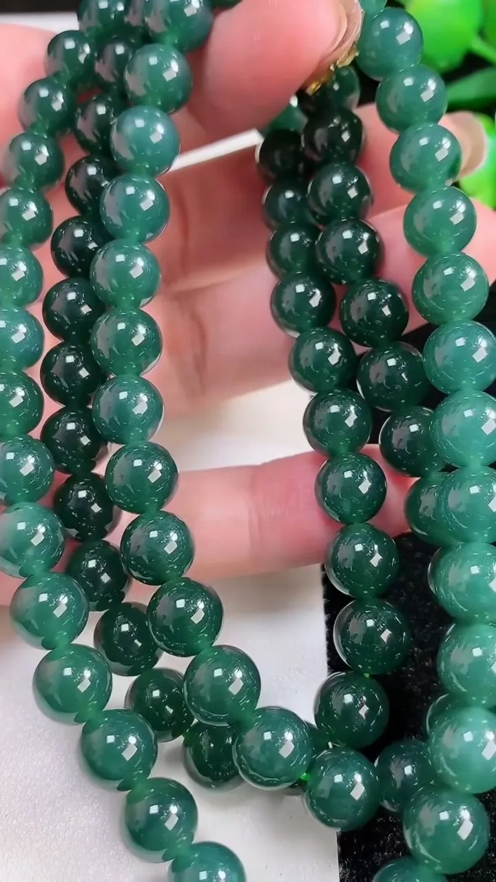 天然A货翡翠圆珠项链，尺寸8.8-88颗，重:102.58g
11月13日