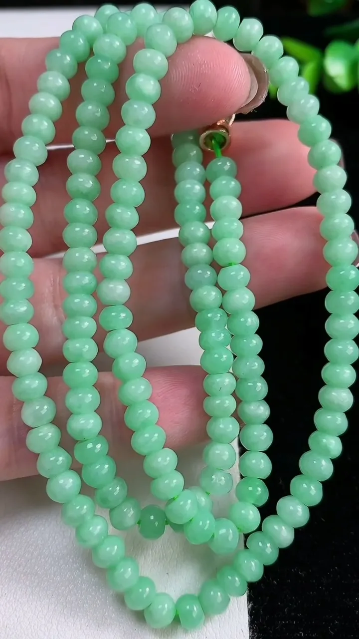 天然A货翡翠算盘珠项链，尺寸5.5-148颗，重:32.81g11月13日
工厂直销收藏佳品,种好水