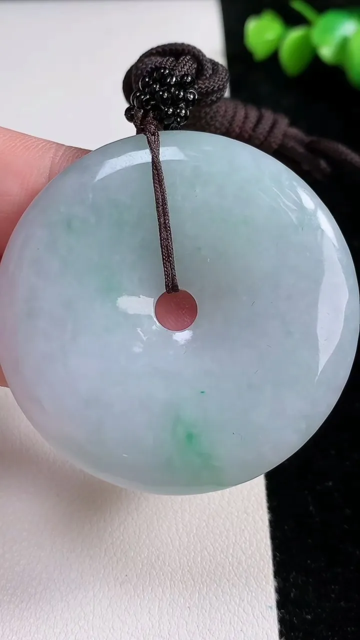 天然A货翡翠平安扣吊坠，尺寸46.6-5.8，重:38.84g
11月13日