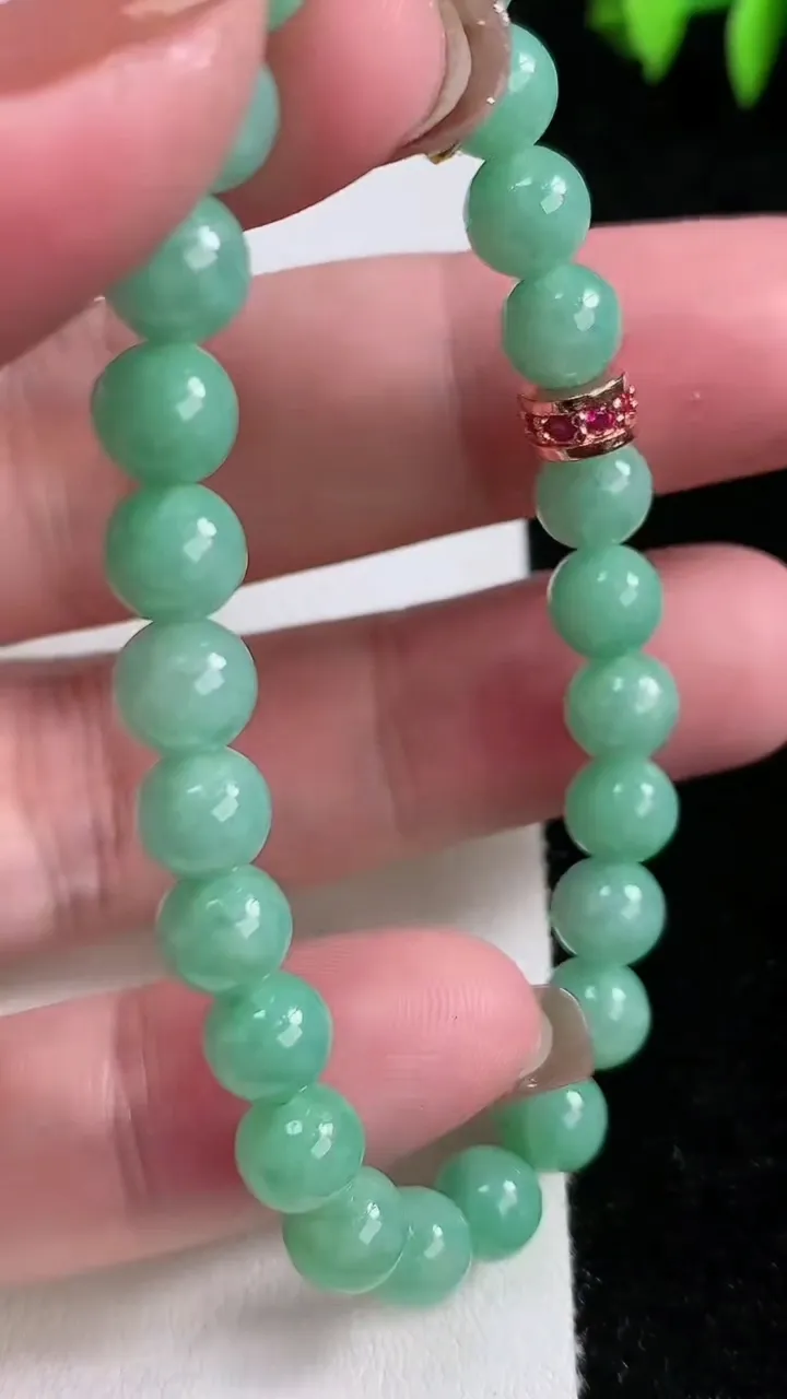 天然A货翡翠圆珠手串，尺寸6.8-32颗，重:14.31g11月13日
工厂直销收藏佳品,种好水足，色泽均匀，有种有色，上手高大气！